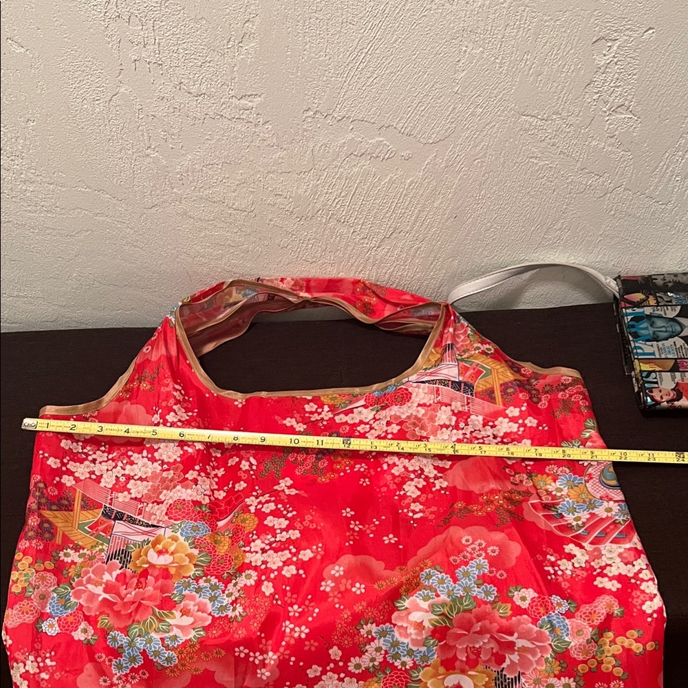 #1082**Floral Red Tote Bag - Picture 5 of 12